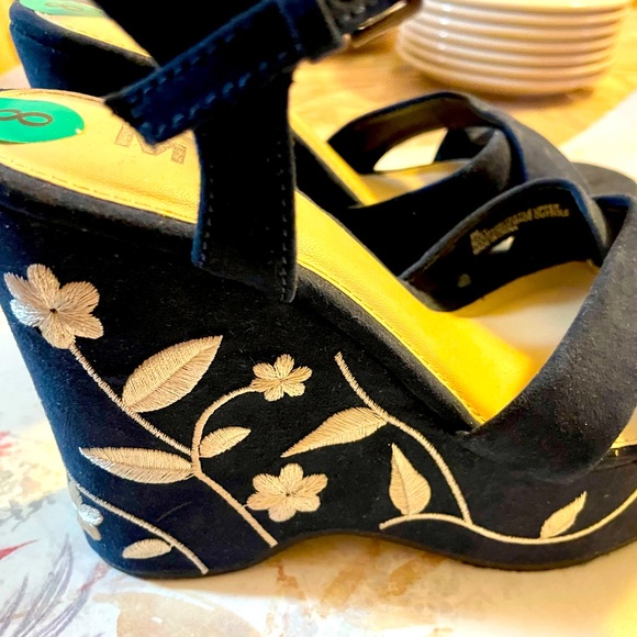 NAVY BLUE SUEDE EMBROIDERED PLATFORM SHOES W TIE BUCKLE 3”PLATFORMS N 5” HEELS - Picture 12 of 16